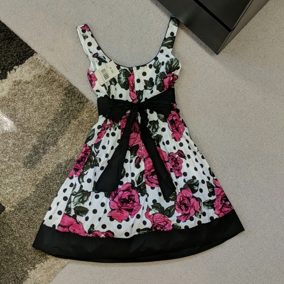 NWT City Triangles Floral Dress - Picture 7 of 7